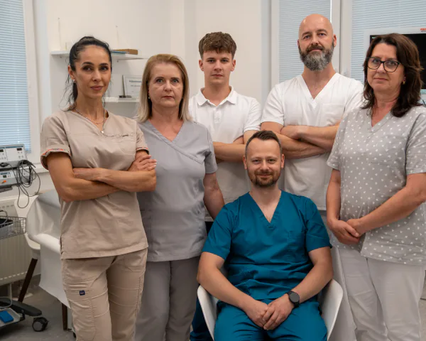 Lekári a sestry ambulancie Digestio vo vyšetrovni s endoskopickým prístrojom