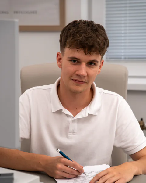 Richard Višňovský – administratívny pracovník